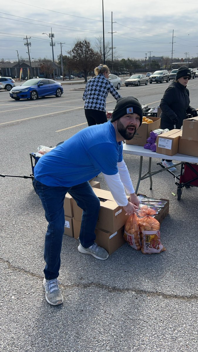 JoshuaToney's tweet photo. My work’s United Acts of Kindness day matched up with my birthday this year. Amazing day getting to serve my local community & neighbors as I start my 33rd year. #UAK #UnitedActsOfKindness https://t.co/x0npRYtYEn