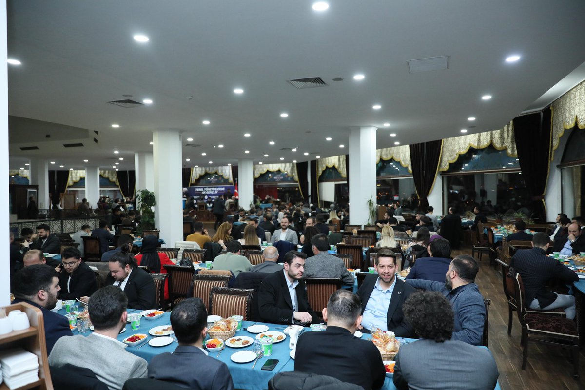 Murat_Alparslan's tweet photo. AK Parti Gençlik Kolları bir okuldur.

Zaman bendedir ve mekan bana emanettir şuurunda bir gençlik ile DEVAM. 

📍Keçiören, Yerel Yönetimlerde AK Gençlik https://t.co/Qd8IKR56md