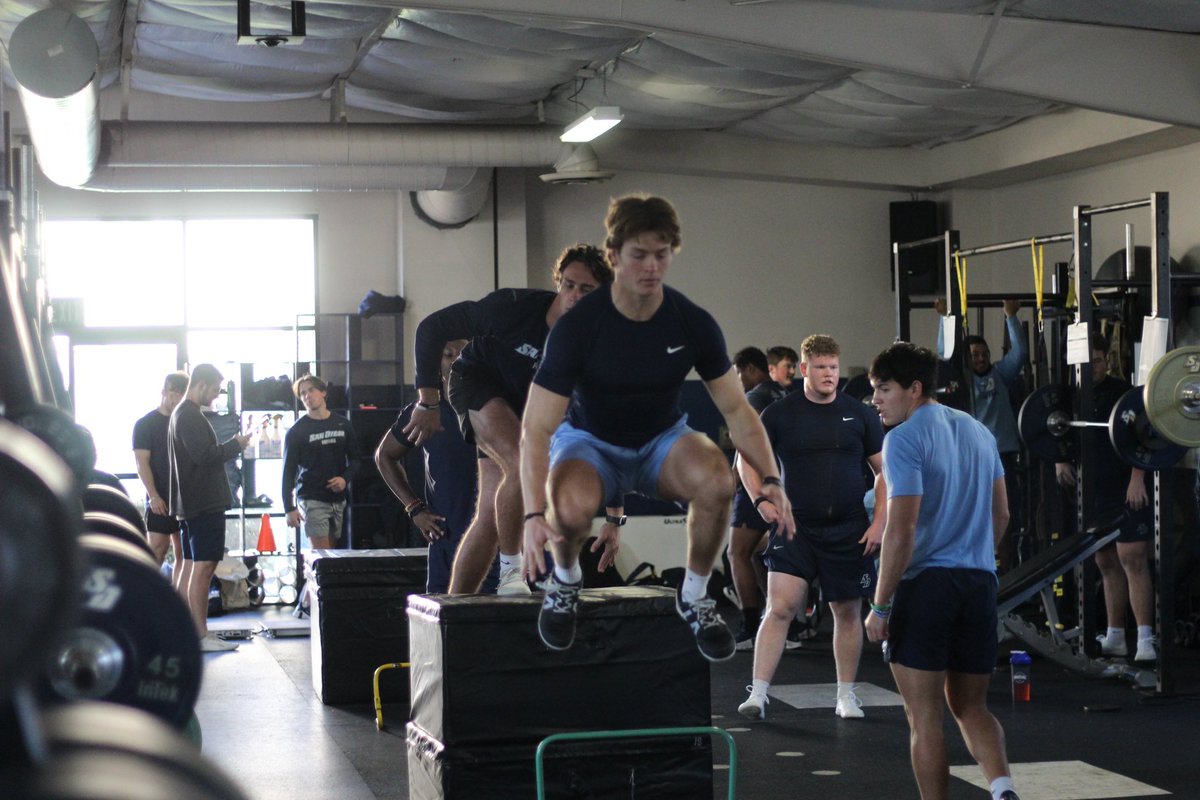 USDFootball's tweet photo. Jumping into the weekend

#IronSeason | #GoToreros https://t.co/7dsqekFmqw