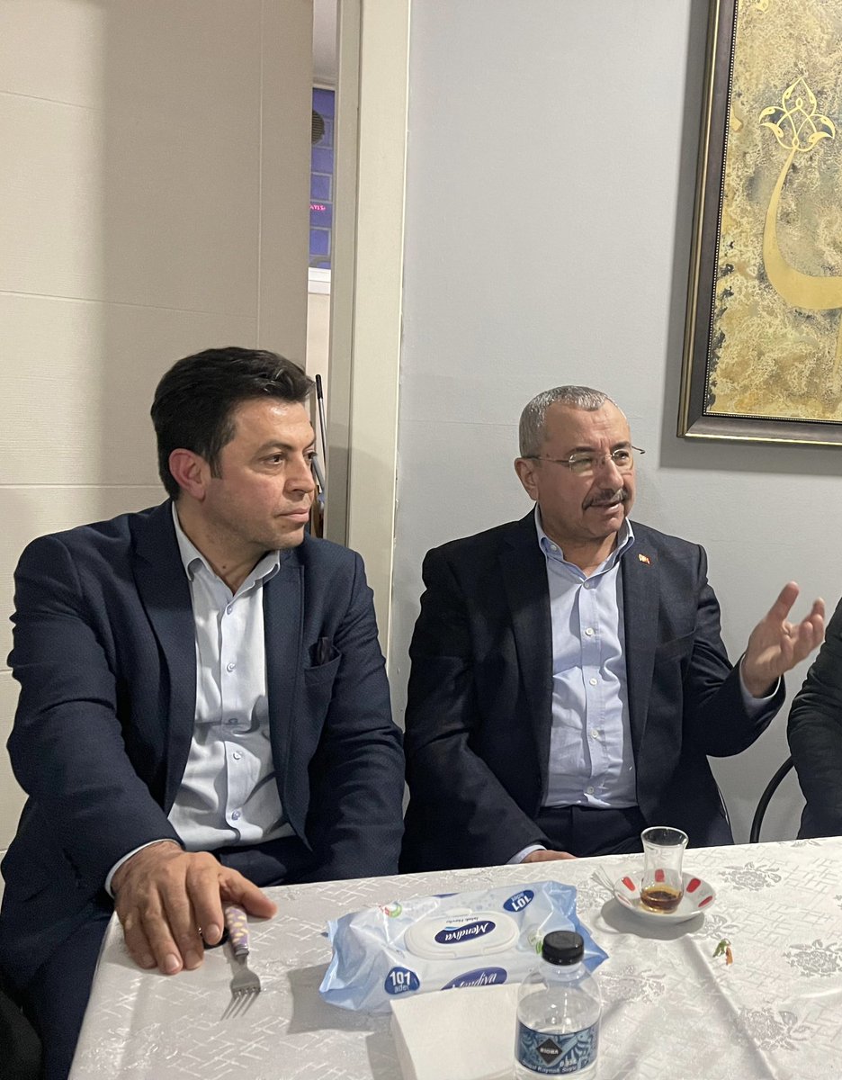 bbismailerdem's tweet photo. Gecenin son programında Ataşehir- Barbaros Mahallesinde Belediye Meclis Üyemiz @VarolBayram beye,  Belediye Başkan adayımız @naimyagci_ ile birlikte misafir olduk. Komşularımızla hoş sohbette bulunduk, 31 Mart seçimlerini değerlendik.
Komşularımız her zamanki gibi halka hizmet eden sorumluluk alan devlet yöneticilerine, adaylara sahip çıkacaklarını beyan ettiler.

Bayram Varol beye misafirperverlikleri için çok çok teşekkür ederim. @Akparti @akpartiistanbul @atasehirakparti @murat_kurum #MuratKurum