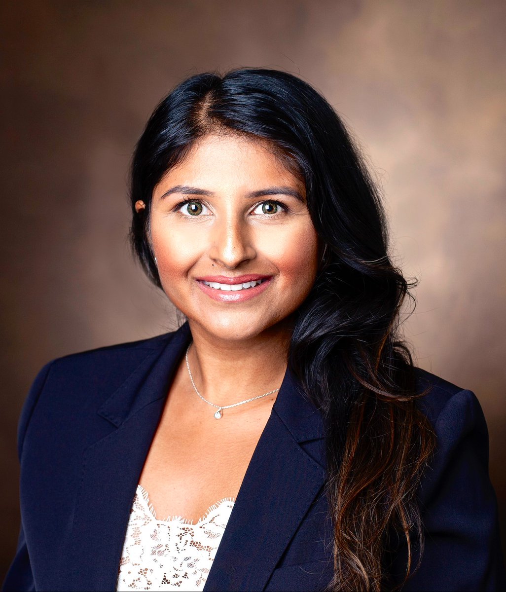Congratulations to Dr. Shravani Durbhakula! Her podcast "Pain Rounds" (neuromodulation training course) is now licensed to the American Academy of Pain Medicine (AAPM). She is also the recipient of the AAPM Presidential Commendation award. #VUMCHealth 🥇