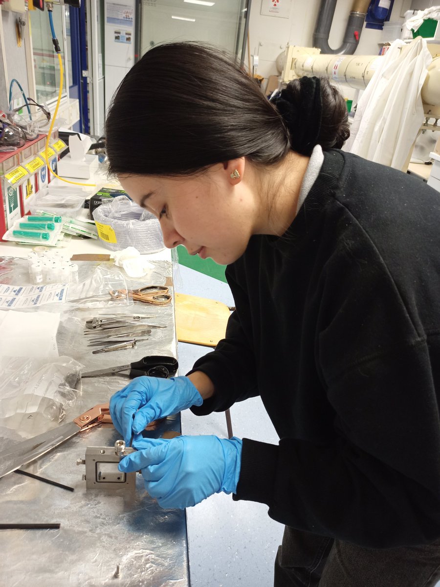 Lipids, nanoios, &amp; deep eutectic solvents - <a href="/BristolChem/">Bristol Chemistry</a> team interrogates soft interfaces with X-Ray Reflectivity (XRR).

#weekendusers #phd #postdoc life