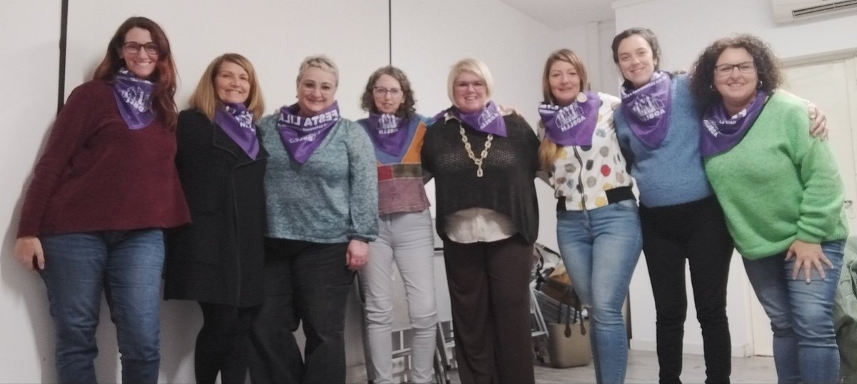 DonesErcBaix's tweet photo. Visita de la secretària de feminismes comarcal @aiolga i la presidenta de #ADBLLH a @femsantandreu 
Una estona per coneixèr-nos, intercanviar propostes i inquietuds, posar-nos al dia i detectar talent a la comarca!
Moltes gràcies per la rebuda companyes! 💜
#AssembleaSomTotes https://t.co/tn0yLYyFES