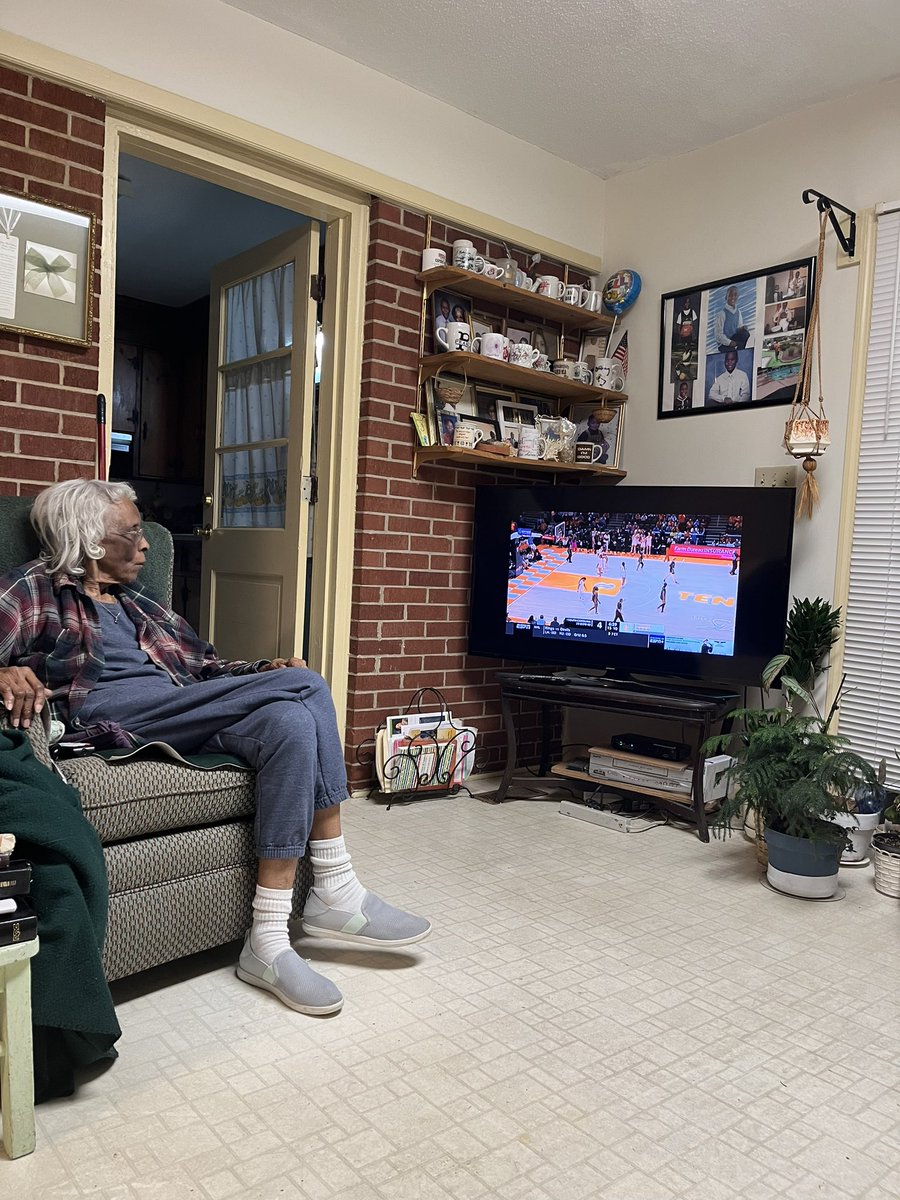 Hey, <a href="/dawnstaley/">dawnstaley</a> and <a href="/GamecockWBB/">South Carolina Women's Basketball</a>, check out your #1 fan cheering you on while celebrating her birthday. #loveofthegame