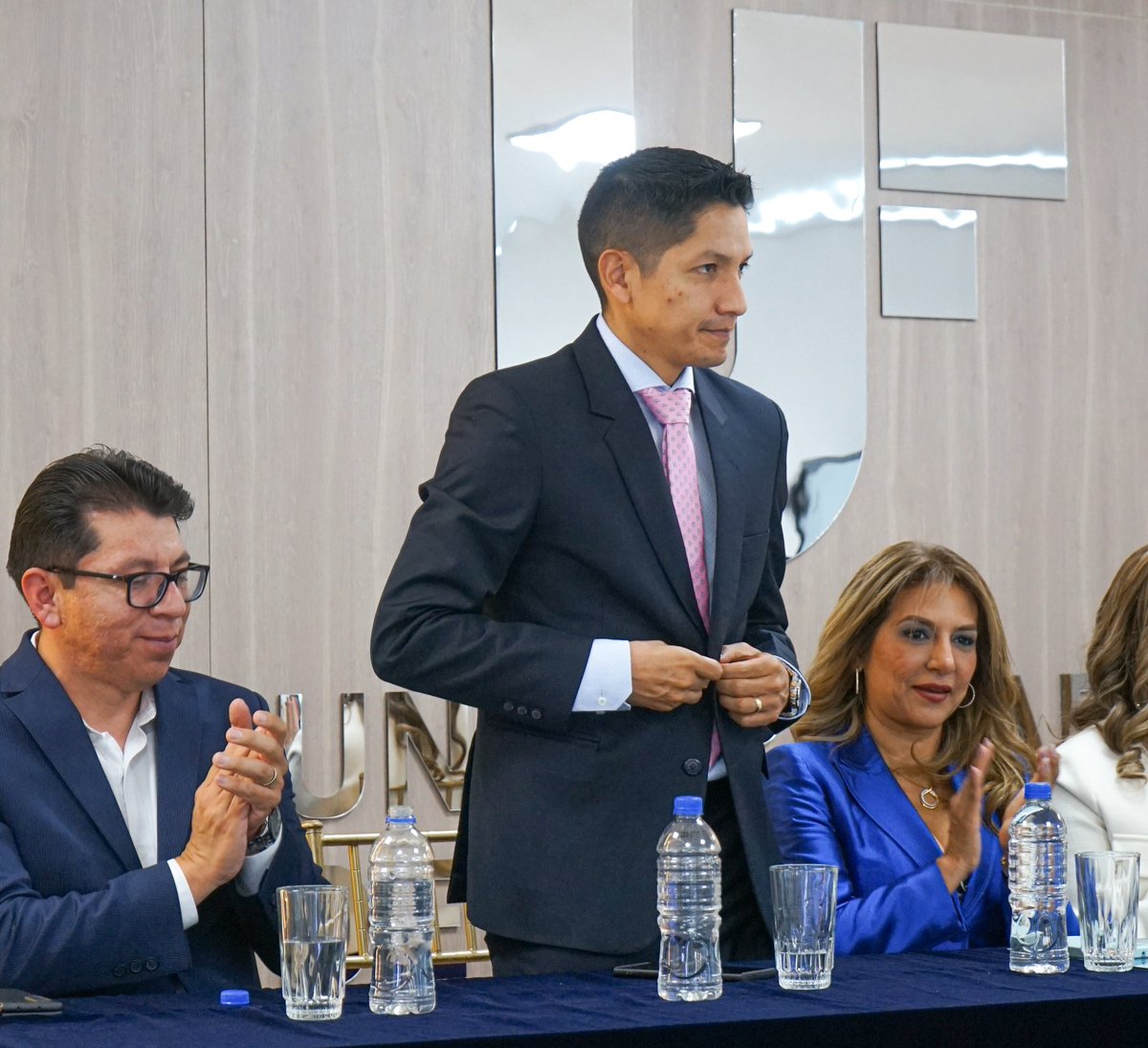 Caces_Ec's tweet photo. HOY
Wladimir Paredes, consejero y presidente de la Comisión permanente de institutos y conservatorios superiores del #CACES, participó de la sesión solemne del Instituto @U_Formacion , por su 41 años de vida institucional. https://t.co/5DxipsHMAU