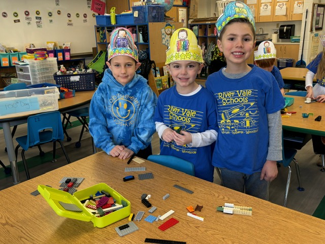 RobergeES's tweet photo. Roberge students enjoyed celebrating the 100th day of school! https://t.co/ObSGawNwmv