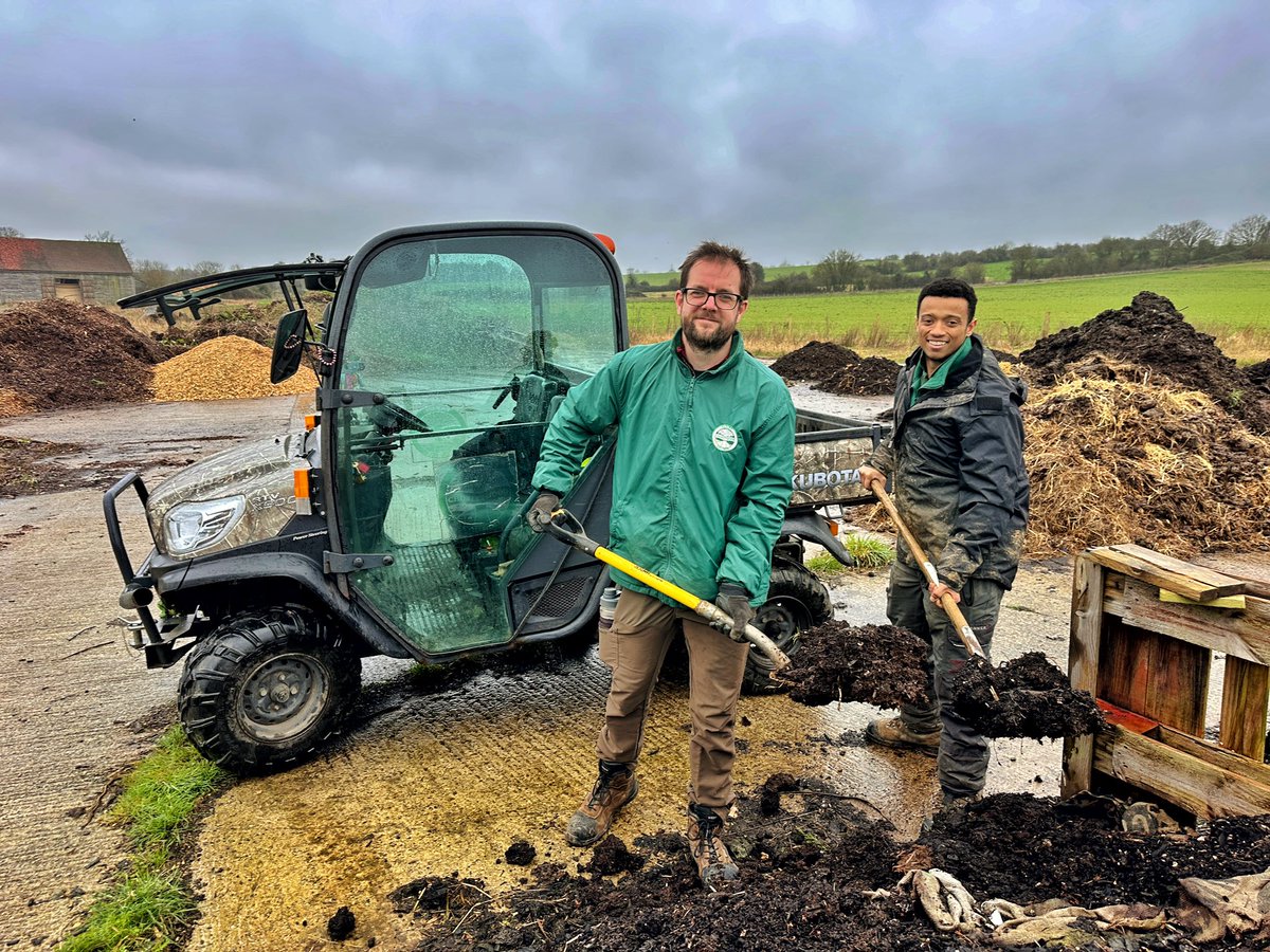 FarmWoodoaks's tweet photo. Creating organic compost from farm & local café waste & then being able to share it with our local community is ridiculously satisfying 💚🪱🤎.
This wk, with the help of Rangers Daniel & Brendon, we were able to help out @ChorleywoodPC’s community garden. #HappyCollaborations https://t.co/i6FHJIPdGr