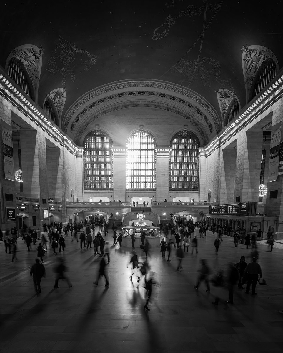 🖤 🤍 📸 : beholdingeye on IG #grandcentral #nycphotographer #nycphoto