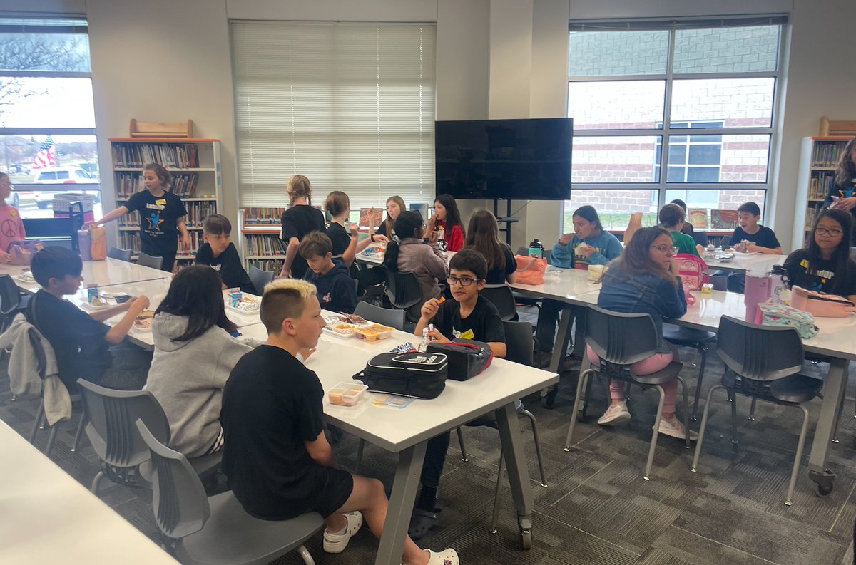 Chatting with the LeadUp students about professional communications at Miss May Vernon Elem was the spotlight of the week for me! They had the best questions. Easy to see why they are leaderson campus! #RCISDJoy