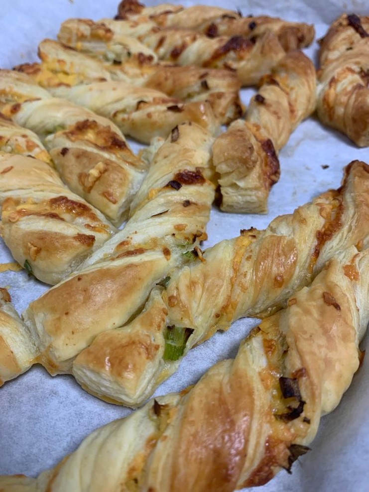 edenboysbford's tweet image. Pupils are looking well pleased with the result of their hard work. Looks and taste great too! #bakingclub #ambition #lifeskills #wellbeing #WeAreStar
