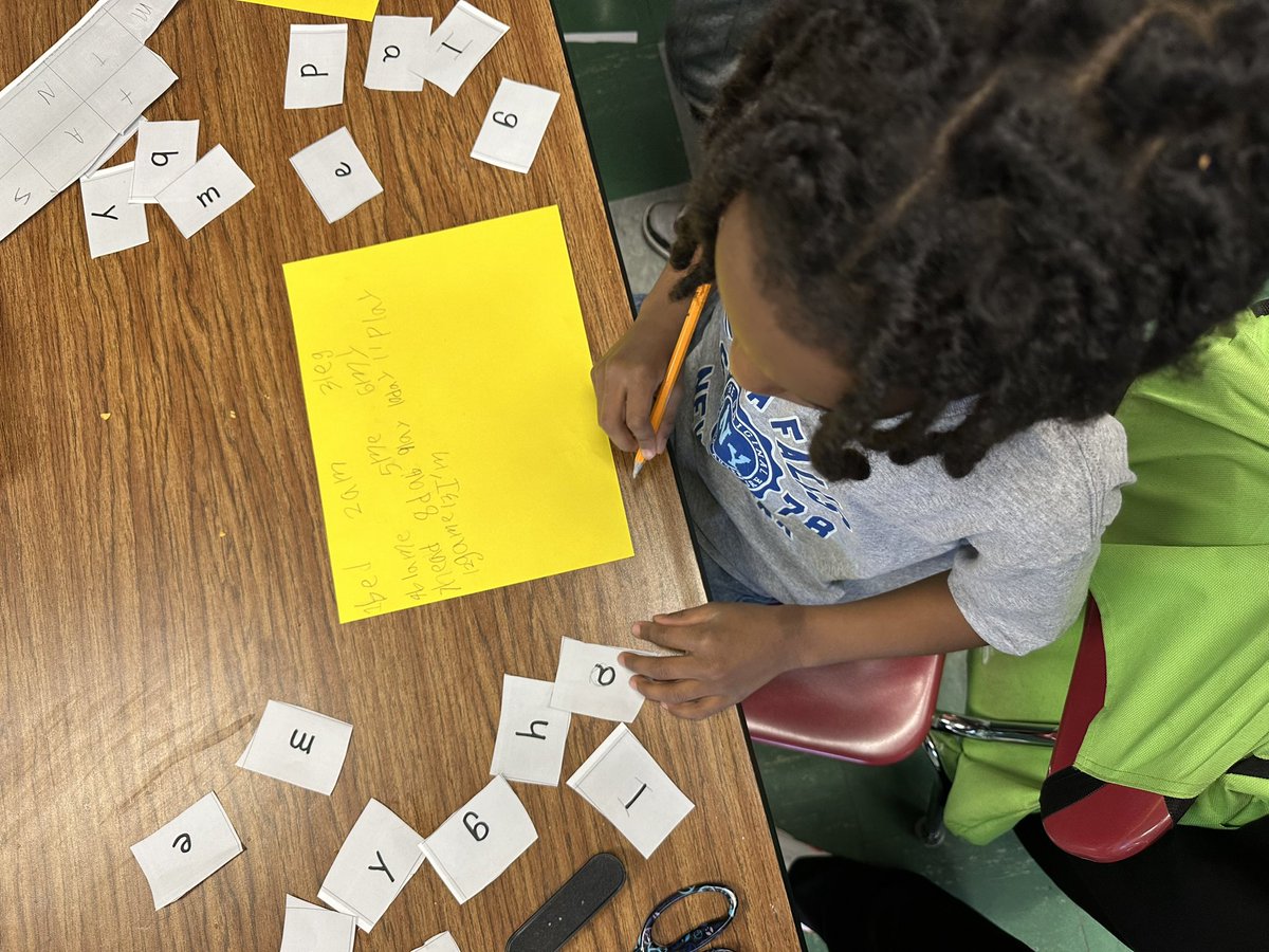 Kotsi_Kinders's tweet image. Wrapping up our phonics unit with a little friendly competition to see who can make the most words using certain letters! #unitsofstudy #tcrwp #firstgrade