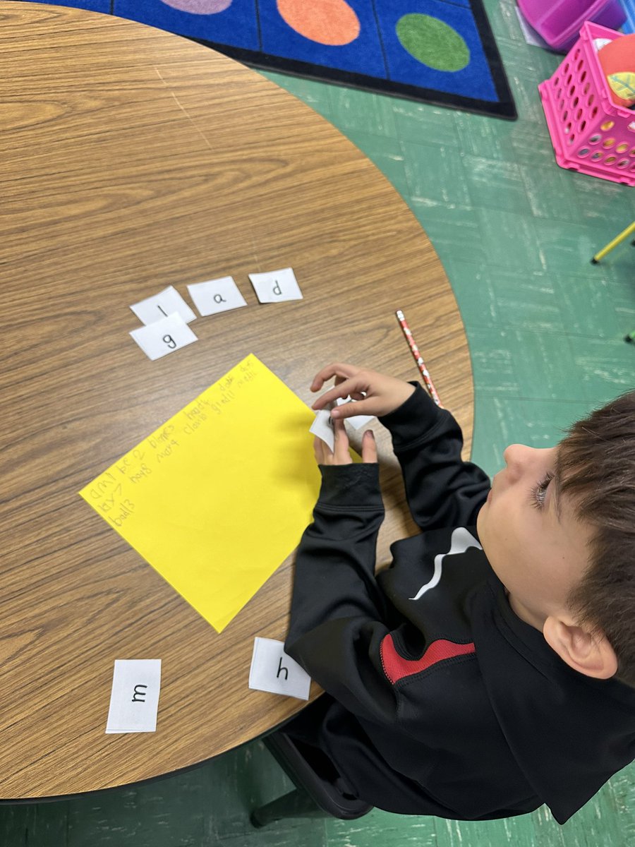 Kotsi_Kinders's tweet image. Wrapping up our phonics unit with a little friendly competition to see who can make the most words using certain letters! #unitsofstudy #tcrwp #firstgrade