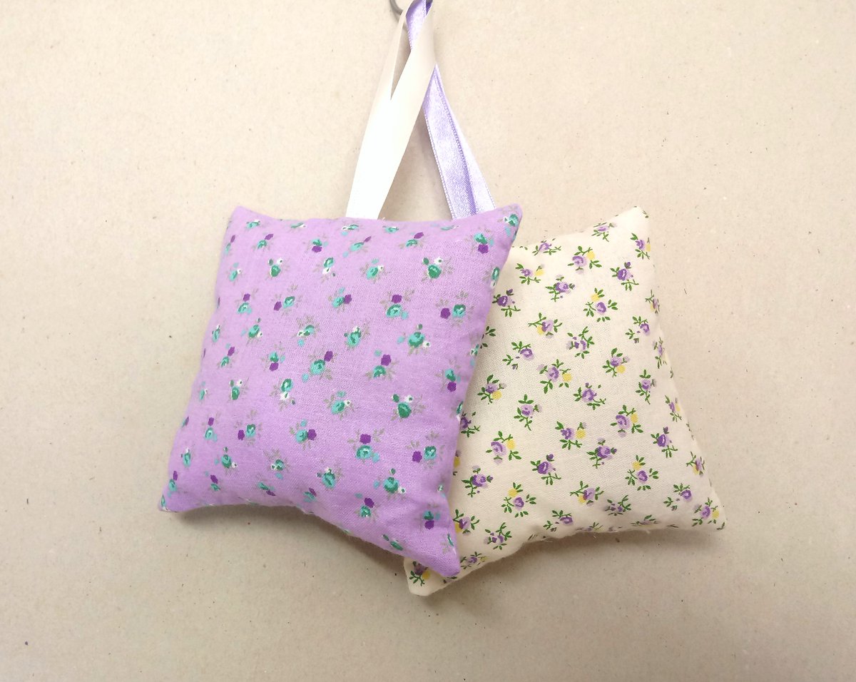 A lovely set of 2 large lavender bags with hanging ribbons. A lovely gift idea, more ideas in my shop. #mothersday #birthdaygift #lavendersachet #lavenderbag #newonfolksy #handmadeincornwall folksy.com/items/8196785-…