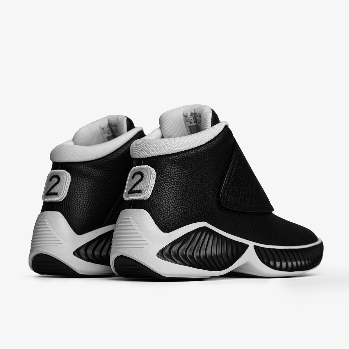 routerunners's tweet photo. New color wave drop ‼️‼️

Black and White 001’s are now LIVE at https://t.co/ovaJcIsLEt 

#BeatTheObstacles | #RouteRunners https://t.co/hOHKsmaVLA