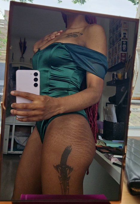 You know this body is made to be worshipped. Yet you believe that you can resist me, what makes you think<a href="/tag/ebonygoddess"class="tags"><span>#ebonygoddess</span></a><a href="/tag/humanatm"class="tags"><span>#humanatm</span></a><a href="/tag/humanwallet"class="tags"><span>#humanwallet</span></a><a href="/tag/tikkies"class="tags"><span>#tikkies</span></a>