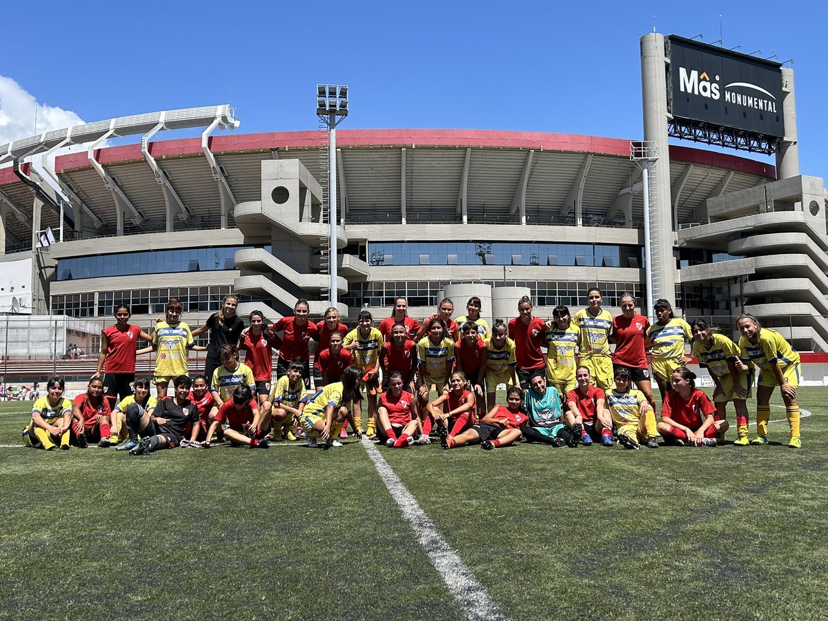 RiverPlateFem's tweet photo. ⚽️🐣 𝐉𝐨𝐫𝐧𝐚𝐝𝐚 𝐝𝐞 𝐚𝐦𝐢𝐬𝐭𝐨𝐬𝐨𝐬 para las categorías formativas

Sub 12, Sub 14 y Sub 16 disputaron hoy un amistoso frente a Real Metalúrgico en la cancha Auxiliar de Mâs Monumental ❤️ https://t.co/vfFATQ8zjk