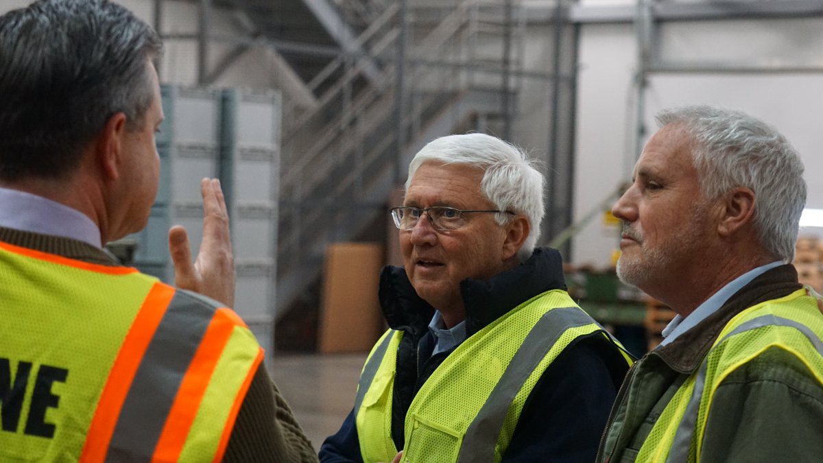 AGNortheast's tweet photo. Honored to host Senators Morse and Pearl at AG's Distribution Center. Grateful for their candor, engagement, and dedication to community growth. Thanks to the senators and their teams for coordinating and visiting AG in action. @ChuckMorseForNH @MayaCamilla603 https://t.co/kHpFTbqzSD