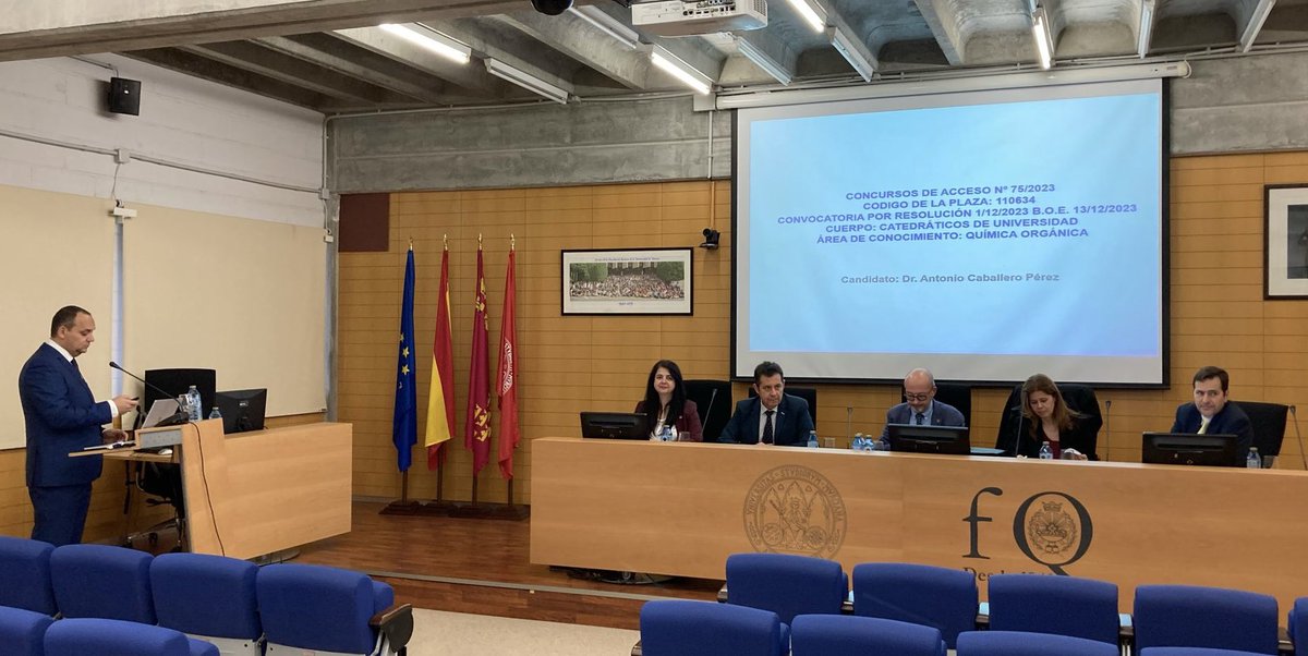 Hoy ha sido un día muy especial, he alcanzado la plaza de Catedrático de Química Orgánica en la @UMU. Gracias a todos los que me han ayudado a conseguirlo muy especialmente a @fazafer20