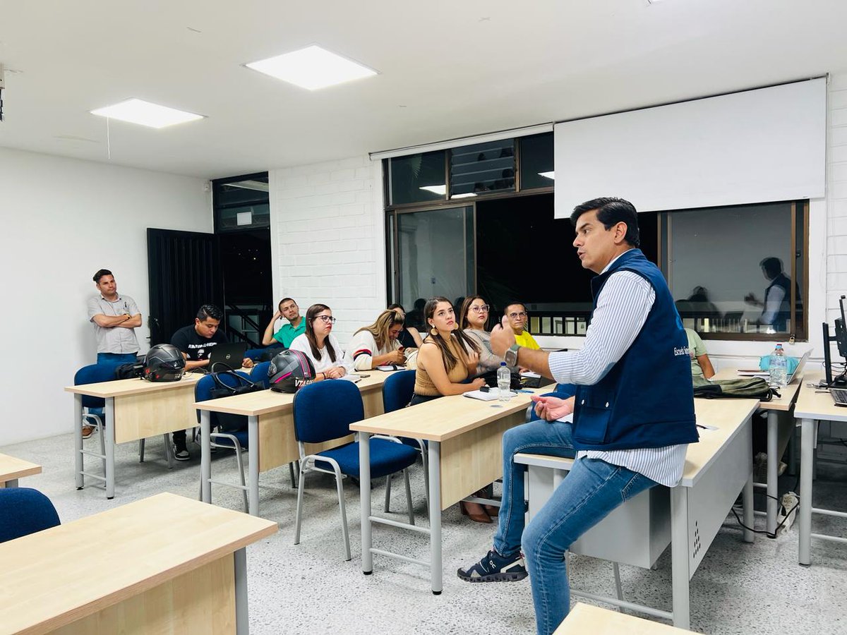 ESAPOficial's tweet photo. #Territoriales | El director de la territorial Quindío-Risaralda, Luis Alberto Sierra, y el equipo académico, socializaron con los estudiantes los avances y transformaciones para el 2024 en pro de su bienestar y proceso formativo ✏️📚 https://t.co/JiUCvNBwdx
