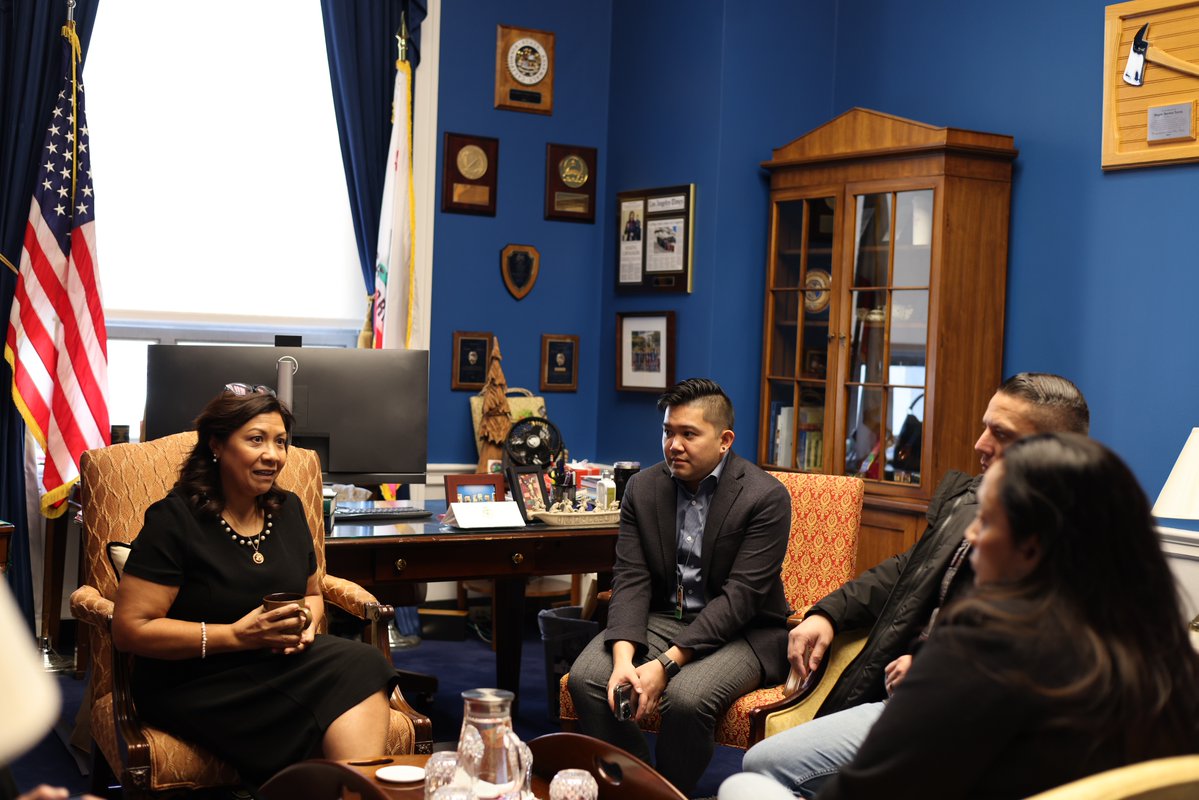 NormaJTorres's tweet image. It is always a pleasure to meet with my constituents when they visit D.C. Thanks to #InlandEmpire natives and fellow first responders Joyrene – a #911dispatcher – and Isaac – a Police Sergeant – for stopping by our office! #CA35
