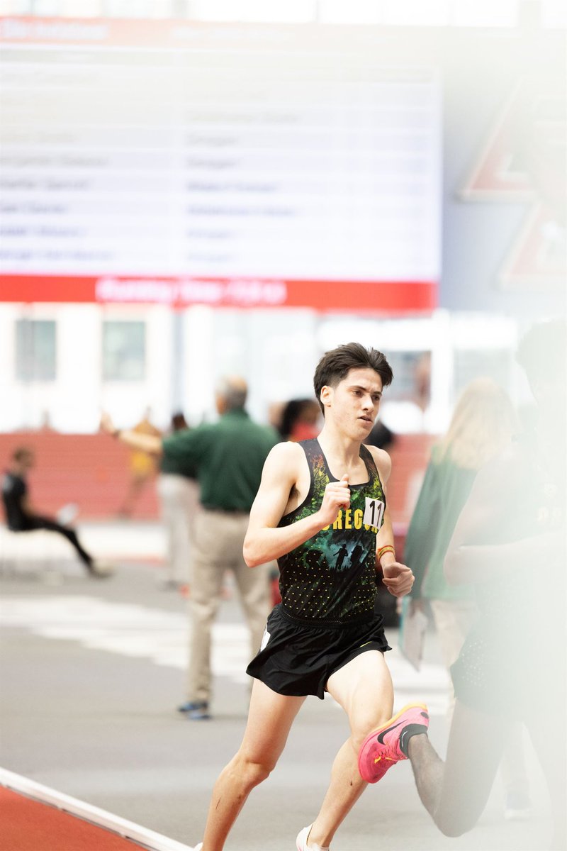 Le gente vive pensando en que hará el de al lado,yo pienso en que no hará que yo si pueda hacer. Soy inconformista,obvio que no me conformo. Siempre hay alguien mejor y si no,lo habrá. 🔜➕