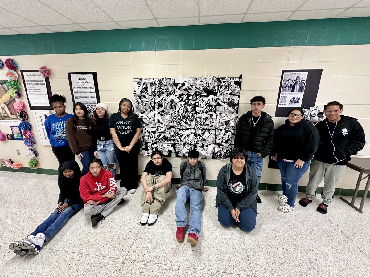 Awesome morning celebrating our HSA artists!!! We opened our exhibit Lessons in Black and White: An Homage to Charles McGee. Come by and see it in person!! @Hall_AISD @NickersonCierra @NewmanKaileigh