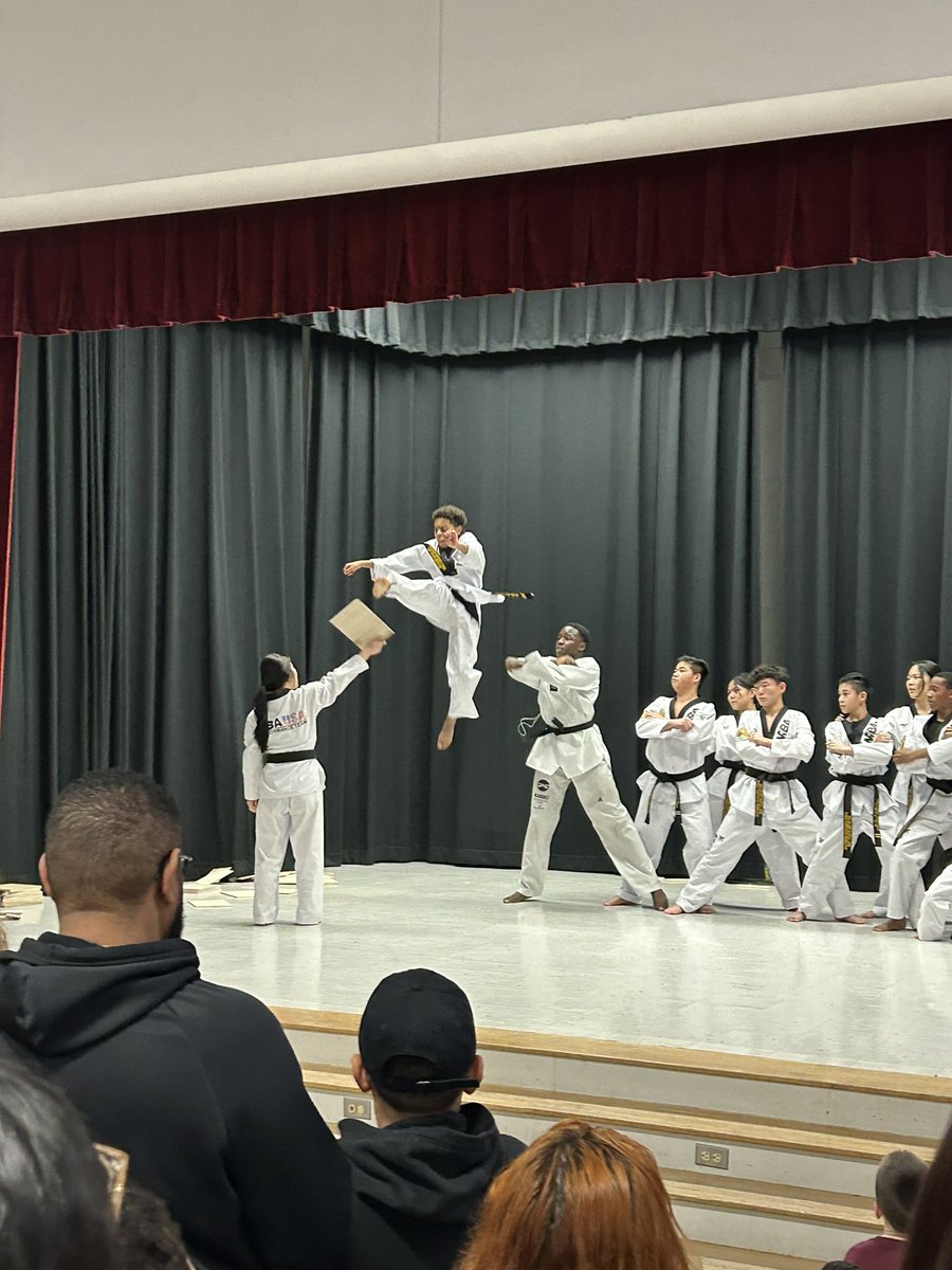 RockyRunES tweet media