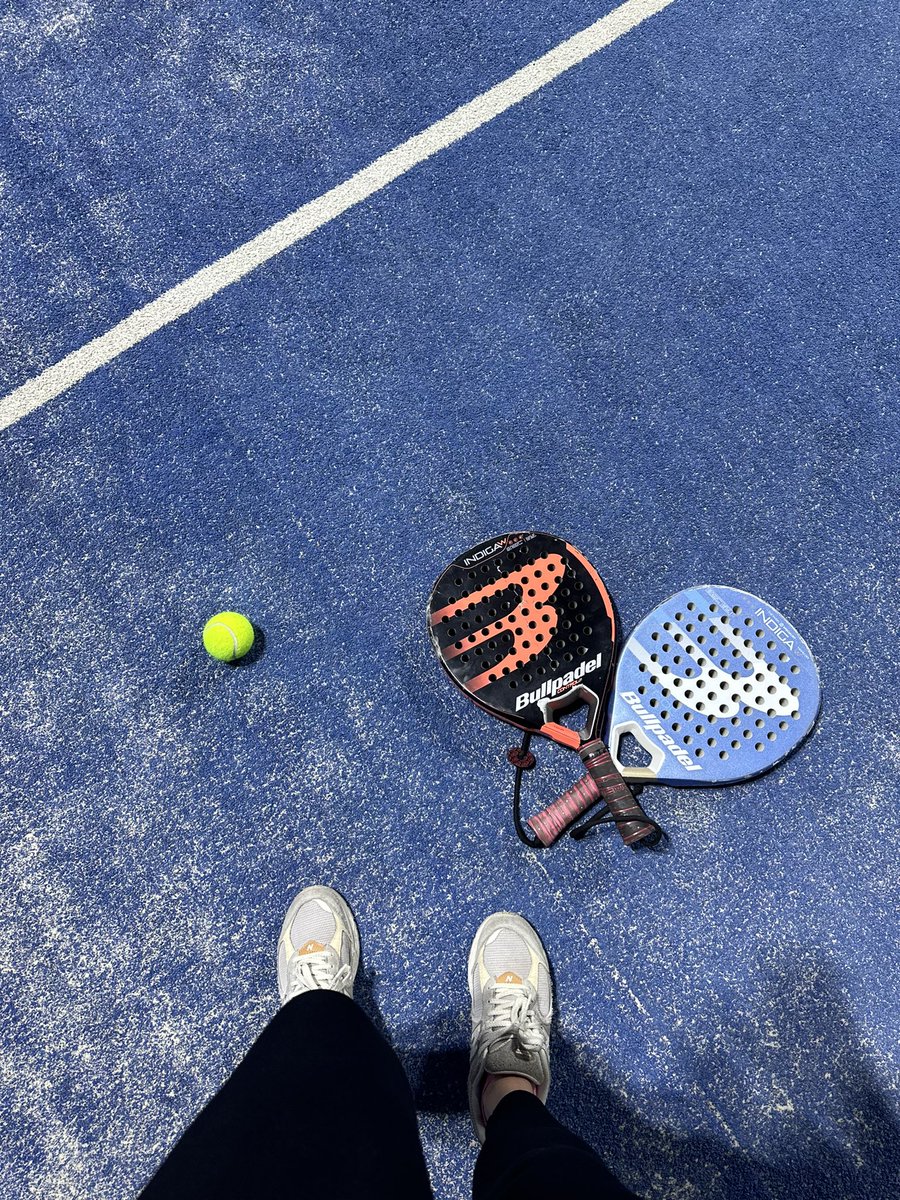 Shahad_alka's tweet photo. Padel in the rain 🥺 🤍 https://t.co/S2pwPsMuo8
