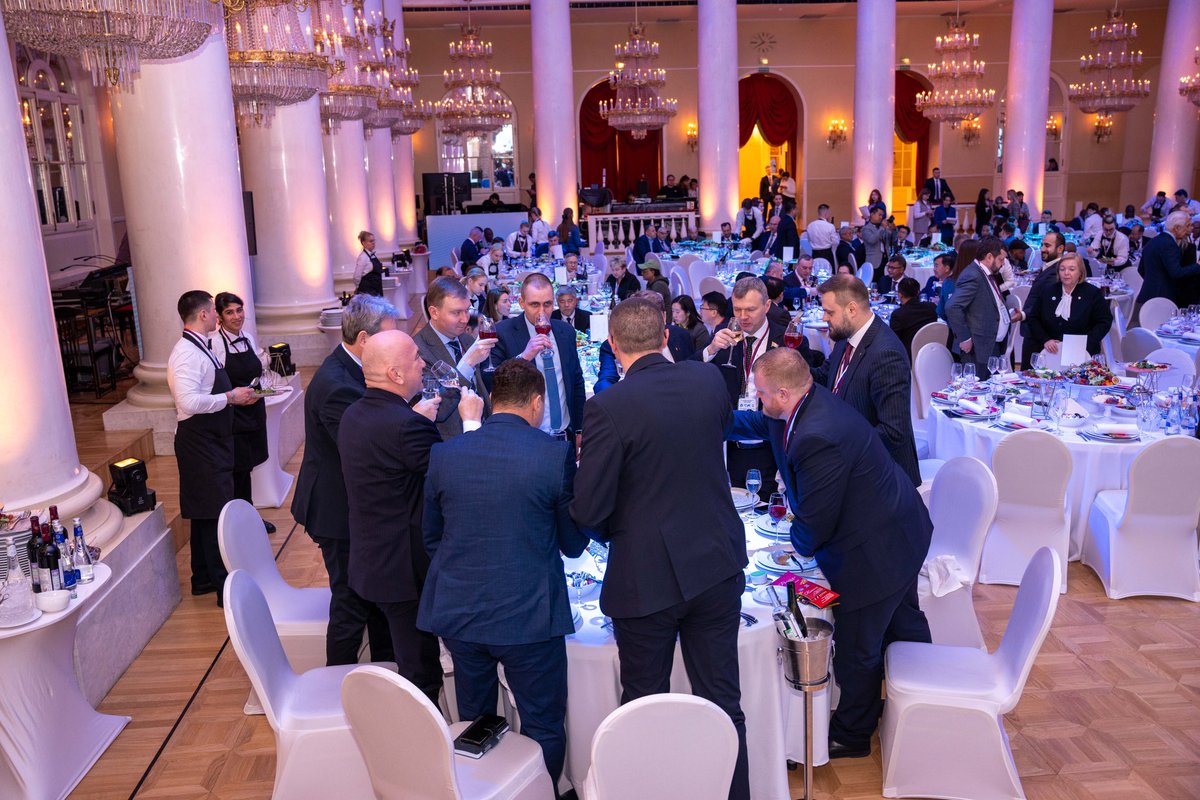 Свечани пријем руководства <a href="/er_novosti/">Единая Россия 🇷🇺</a> 🇷🇺 Поновни сусрети са старим пријатељима, савршена атмосфера и феноменални наступи најбољих академских народних ансамбала Русије - "Гжел" и "Орфеј" 🎶 
.
.
.
#srbija #rusija #ЕдинаяРоссия