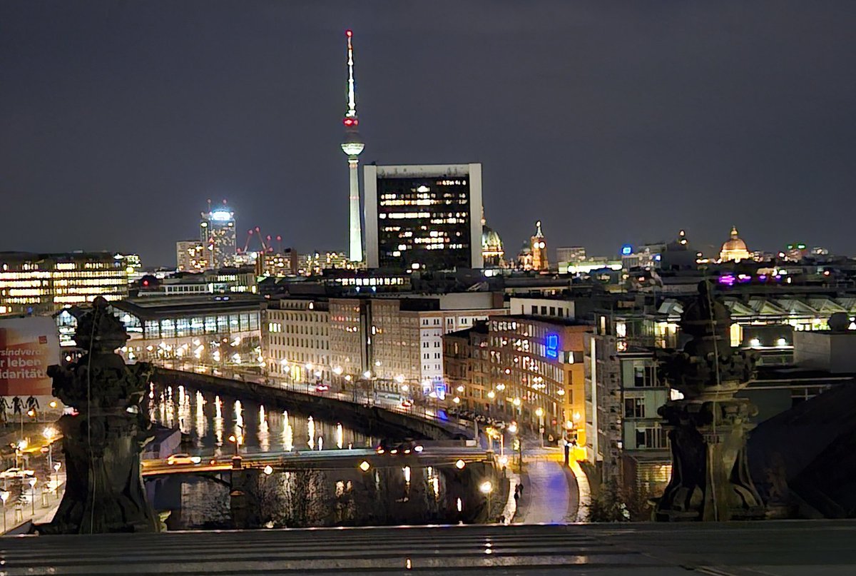 The end of a very busy first day exploring Berlin with the staff &amp; pupils of <a href="/dphs/">Debden Park High School</a> <a href="/TKATAcademies/">TKAT: Achieving More Together.</a> - plenty more #History to look at over the next 2 days with <a href="/AngliaTours/">Anglia Tours</a>
