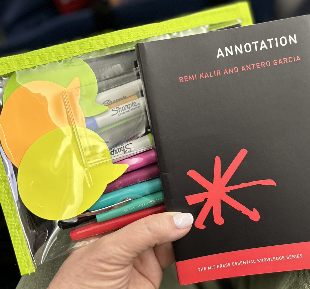 TannyMcG's tweet photo. #InflightReading @remikalir @anterobot #InkAndIdeas https://t.co/Sp2yFT6TSx