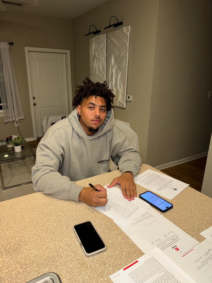 byron_jarrett's tweet photo. Excited and Blessed to announce that I have signed with @seanstellato to represent me during my NFL process. Getting an Agent with his successful background and work ethic is great to have on my side through this process!! https://t.co/bZOCyvCX6K