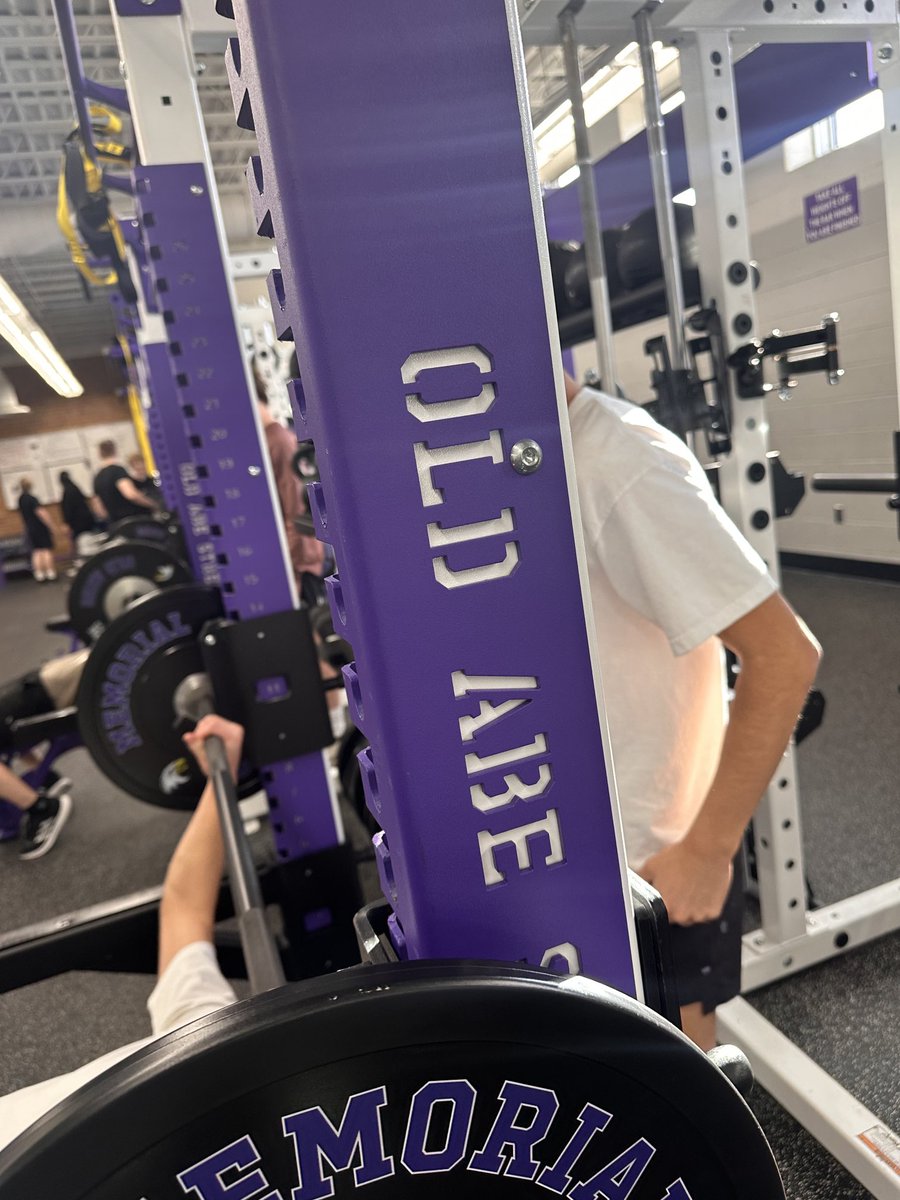 KiteDkite's tweet photo. It’s Friday night after school and I’m proud to say that I have a small squad of warriors doing the right thing! We are deep into winter and the lads are still showing up for the benefit of the cause. Sacrifice, dedication and hard work are always a great recipe for success! 💜⚽️ https://t.co/7We9rAtyV8