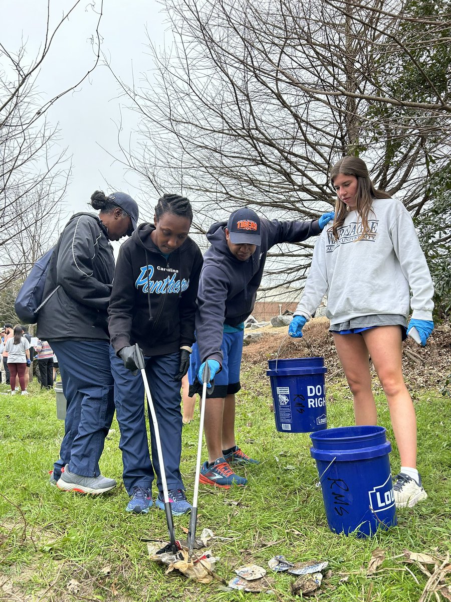 brantef's tweet photo. Warning - this post will make your heart happy #streamcleanup on @AuburnU Parkerson Mill Creek #PMC with @AUSustain @AuburnFM @AuburnCSES @AuburnWater and #BraveHeart students. Bonus @AU_GeoFIDE in lab ππ§π§‘ π§ https://t.co/D4keEdUVU5