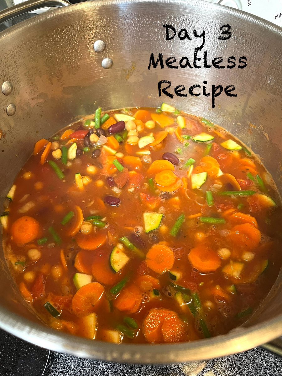 CristinaBerry10's tweet photo. Gotta love staff #soupdays !
#meatlessrecipe #BHLent2024 #instalent #photochallenge @BustedHalo
Easy Vegetarian Minestrone Soup https://t.co/ITBfqm27vj