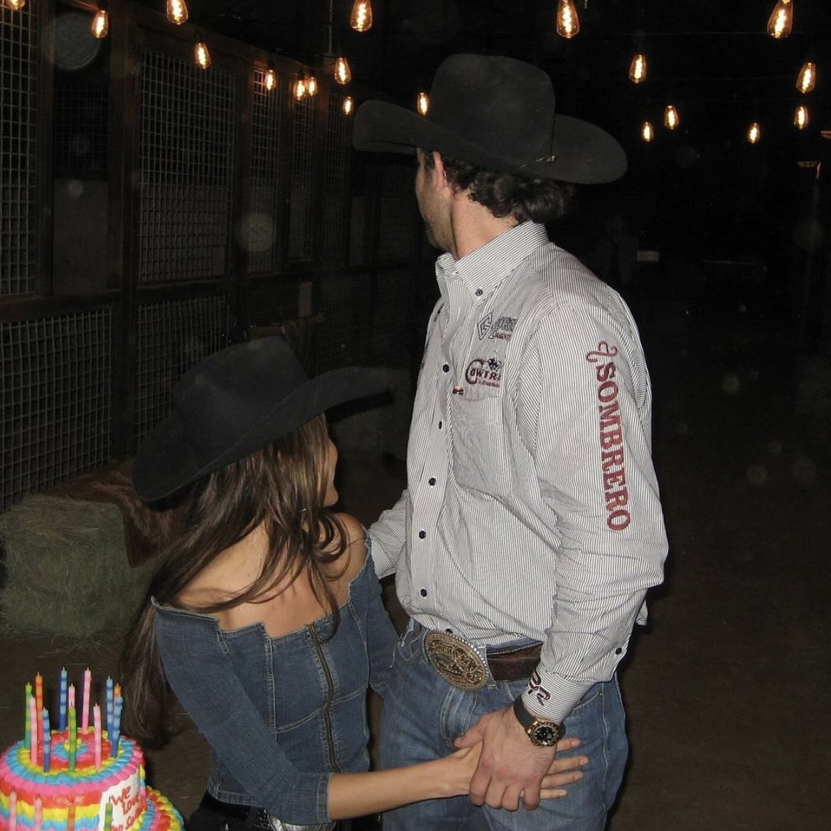 runtherunwaymag's tweet photo. Todos ya lo sabíamos, pero amamos mirar cómo Bella Hadid comparte sus primeras imágenes junto a su novio el mexicano-americano Adan Banuelos haciendo oficial su relación en Instagram.💘 + esta CowBoy era a penas comienza! 🤠
📸: @bellahadid
#RunTheRunwayMagazine 🌟 https://t.co/OfvcBmIvVQ
