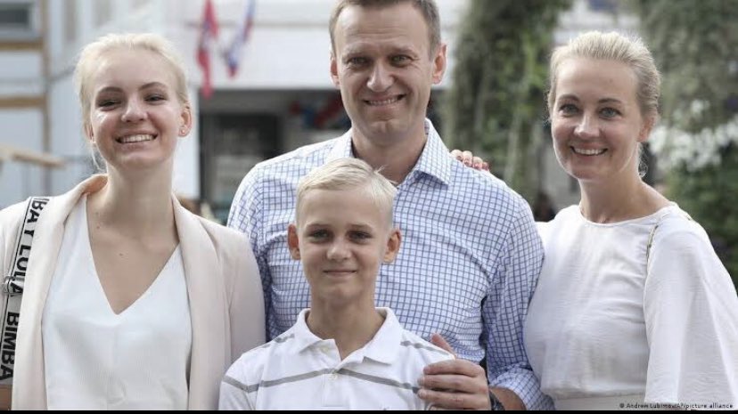 La muerte de Alexei Navalny, mayor opositor de Putin, es una profunda herida para quienes luchamos por la democracia y libertad de nuestros países. El coraje de #Navalny permanecerán en la memoria recordándonos el alto precio que algunos pagan por desafiar a la dictadura.