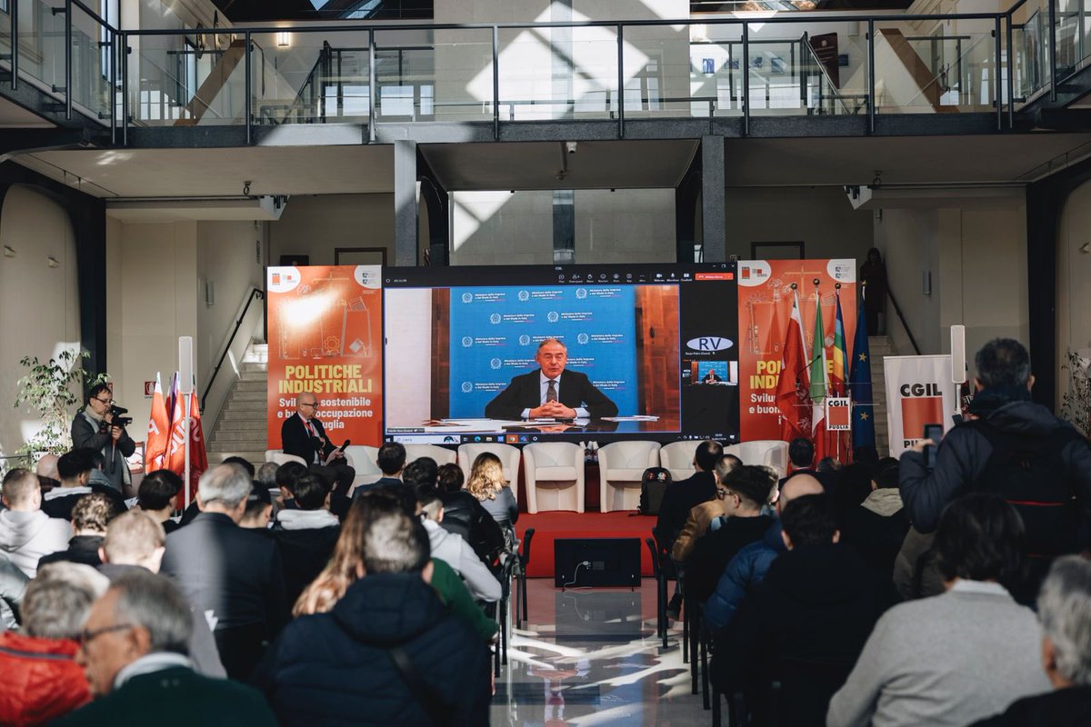 L’ennesima notizia drammatica di morti sul lavoro  ci indica la misura esatta delle #politicheindustriali nel nostro #paese. 
Le giornate pugliesi - di altissimo valore - sono l’inizio di una sfida carica di visione affinché il lavoro sia dignità e mai morte. 
<a href="/cgilnazionale/">CGIL Nazionale</a>