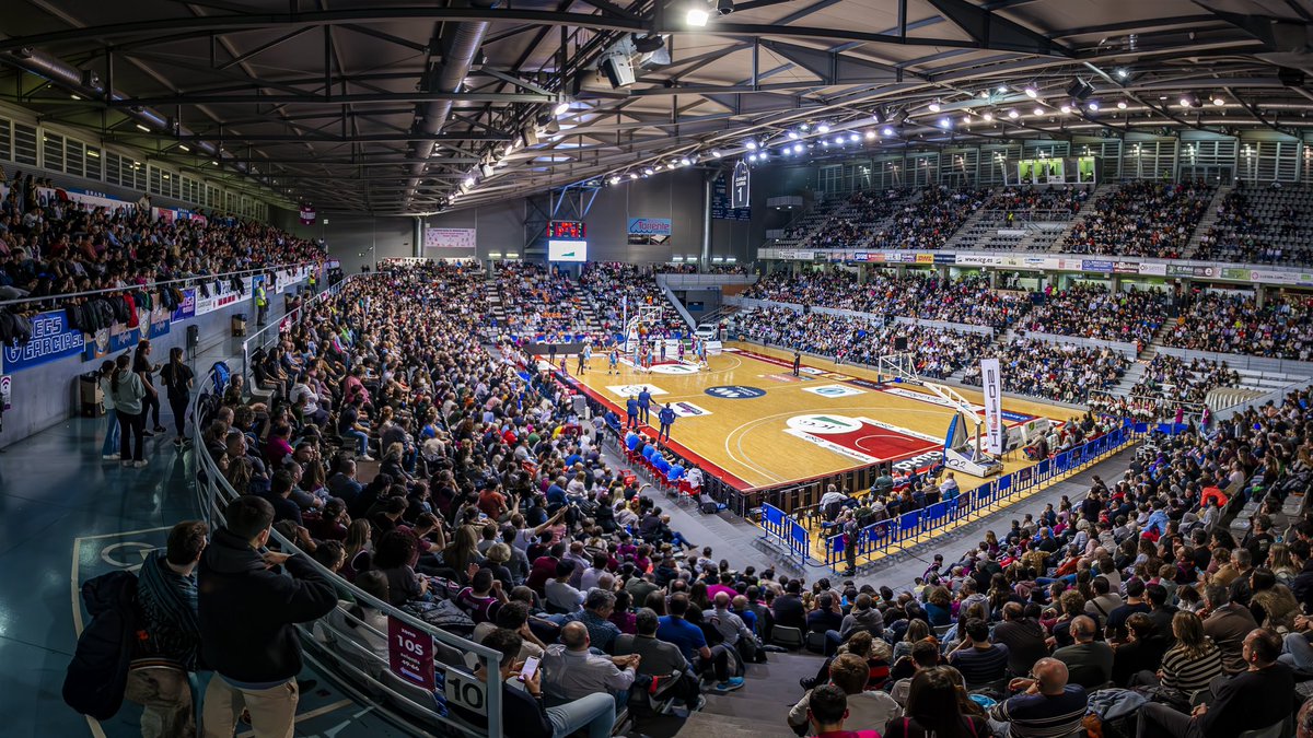 flleida's tweet photo. @MovistarEstu @envergadura9 @DiogoBrito24 @JaumeLoboM 🔥 SOM 5.700 🔥
GRÀCIES AFICIÓ!!!

#5700AlBarris 

#hitornem #forçalleida #lebor #leboro #lleida https://t.co/6BS3bzSAY2