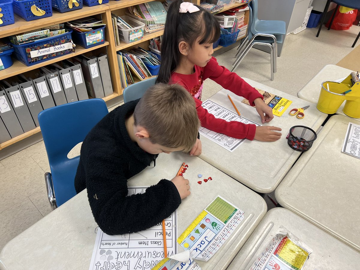 MsHuynh_'s tweet photo. As we begin our math unit on measurement, the grade 2’s learned to measure objects in the classroom using non-standard units of measure 📏 @StRitaRock1 https://t.co/XStHrrtxIf