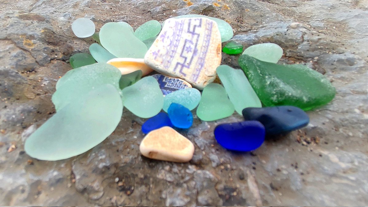 Some little beach finds today X🌊🌊
#seaglass #pottery #cumbriaseaglass
#craftshop #giftshop #jewelryforher 
#jewelry #recycling