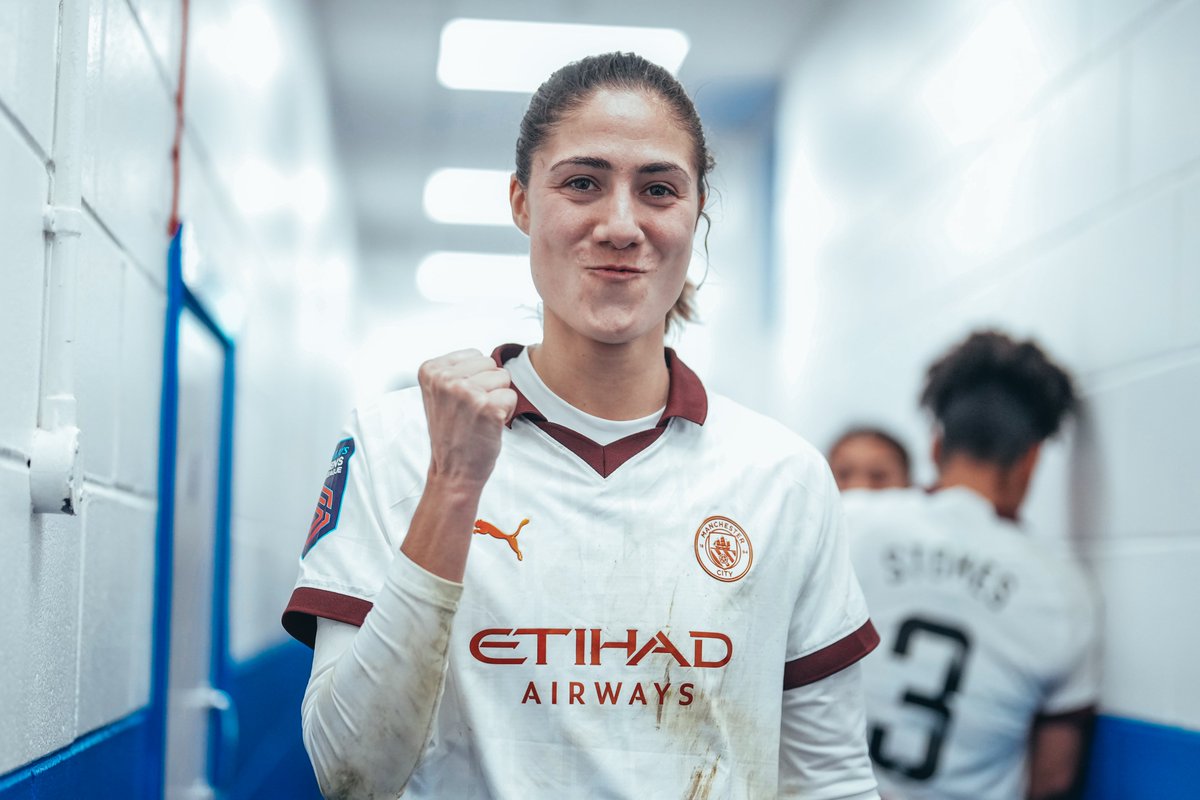 ManCityWomen's tweet photo. On cloud nine!! ☁️ https://t.co/V5lH7Cy827