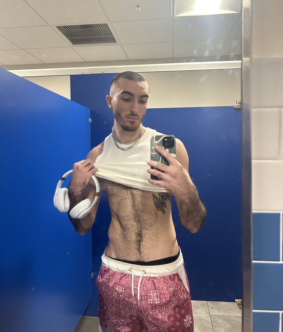 Buzz light-year 🚀 https://t.co/1aLUNGHNo1