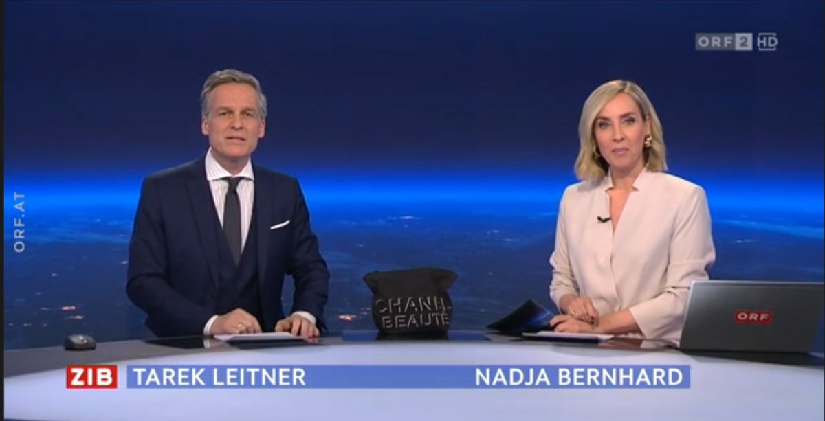iKrisley's tweet photo. Nicht neu, aber immer noch effizient. Damit sie von einander nicht abschreiben können. Sehr sympatisch. @NadjaBernhard https://t.co/7tjPXfVm3z