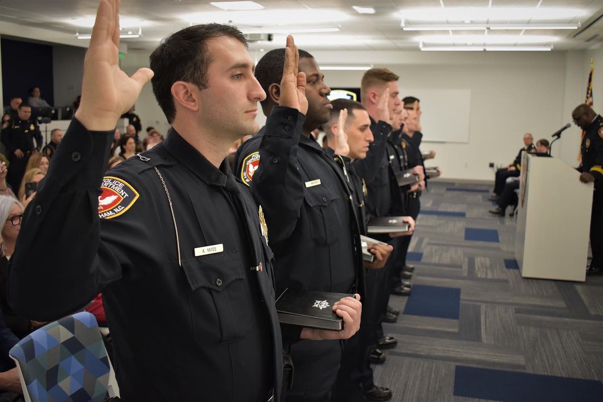 TheDurhamPolice's tweet image. Congratulations to the 8 new officers who graduated from Durham Police Academy 58 today! Thank you for your commitment to serve the Durham community and we wish you all the best in this new endeavor! #DurhamPolice #Academy58 #RiseToTheChallenge #BeTheChange
