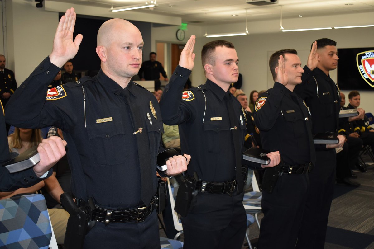 TheDurhamPolice's tweet image. Congratulations to the 8 new officers who graduated from Durham Police Academy 58 today! Thank you for your commitment to serve the Durham community and we wish you all the best in this new endeavor! #DurhamPolice #Academy58 #RiseToTheChallenge #BeTheChange