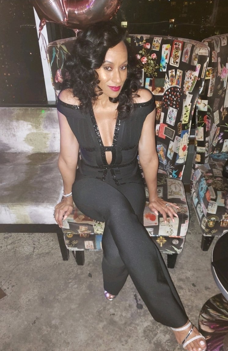 GREETINGS!💋
If my works have ever inspired you or brought some light into your day &amp; you haven't needed my services, feel free to buy your girl a cup of coffee😉☕️
.
You'll also receive 2 gifts of choice as well 😚buymeacoffee.com/janvieve_naema…