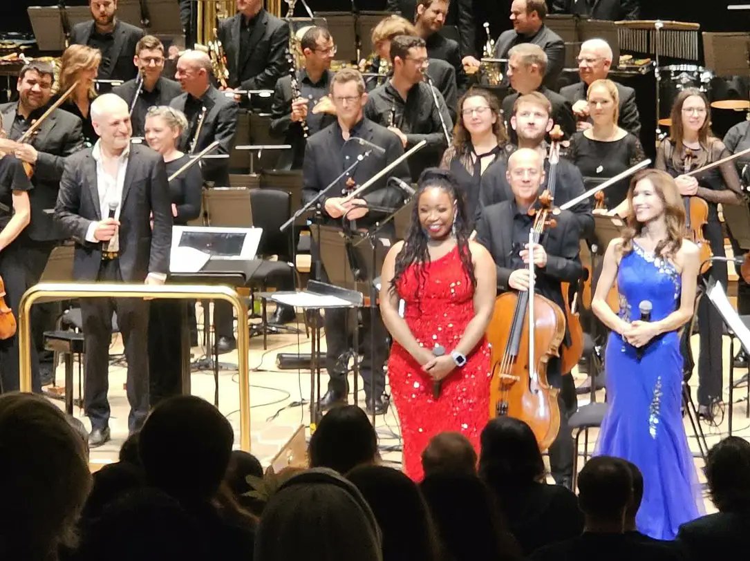 emirevans's tweet photo. Thank you dear London! What a great thrill it was to perform again in the city of my birth! It really made this dream I've been living in feel so REAL and I was so overwhelmed with gratitude! https://t.co/UWkGWPAofg
