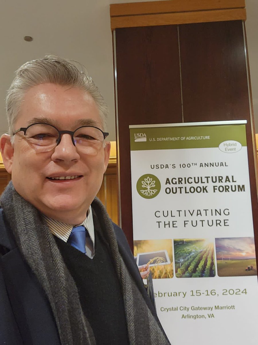 NorbertoValU's tweet photo. A la vanguardia en temas #comext con la activa participación del Lic. Humberto Jasso, VP de Comercio Exterior del @CNAgropecuario en el @USDA's 100th Annual Agricultural Outlook Forum, con el lema "Cultivando el futuro" #AgOutlook100 🇺🇸🇲🇽🌾🌎 https://t.co/J1ppf7oyTH