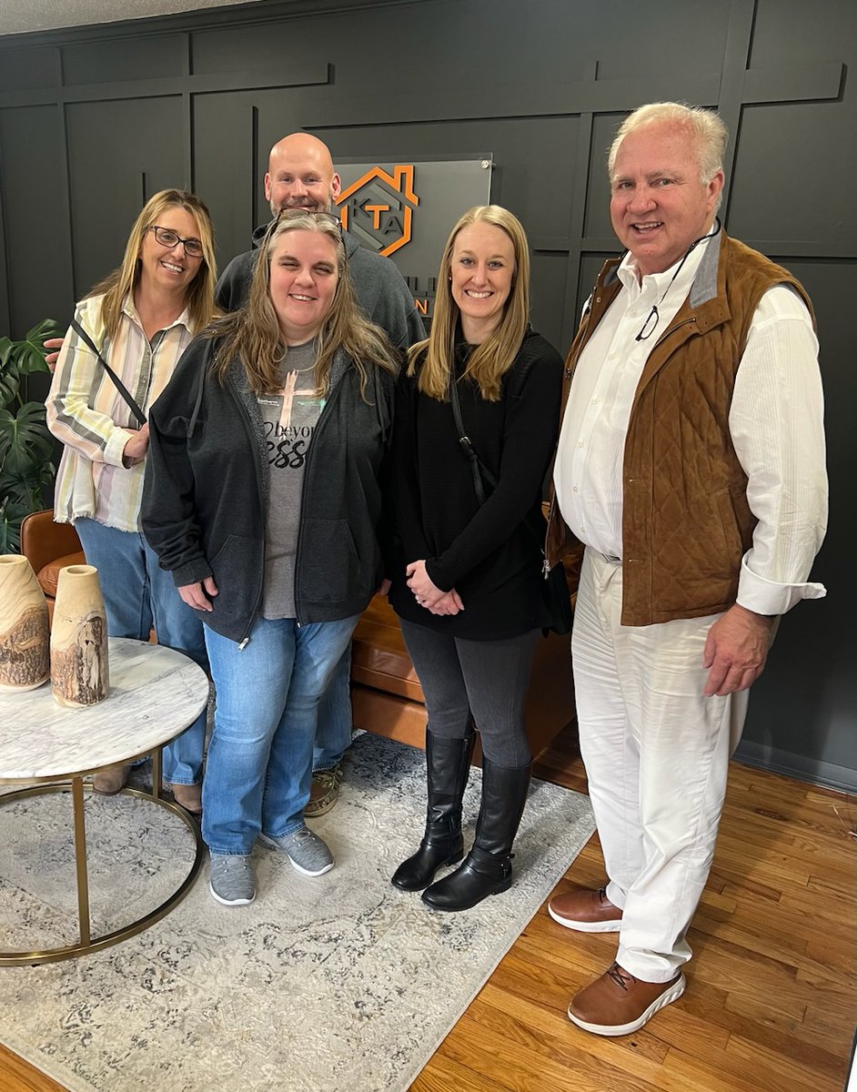 Another successful closing to kickstart our weekend! 🥳 It's moments like these that remind us why we love what we do – helping folks across East Tennessee make their real estate dreams a reality! 

865.577.SOLD  |  BillyHoustonGroup.com

#anotherhomesold #AskBilly